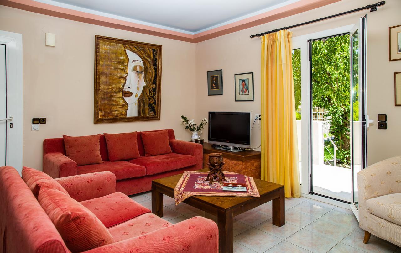 Eleana Villa Angouselianá Exterior photo